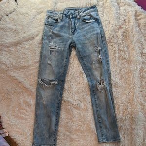 Jeans American Eagle size 28 ripped and distressed